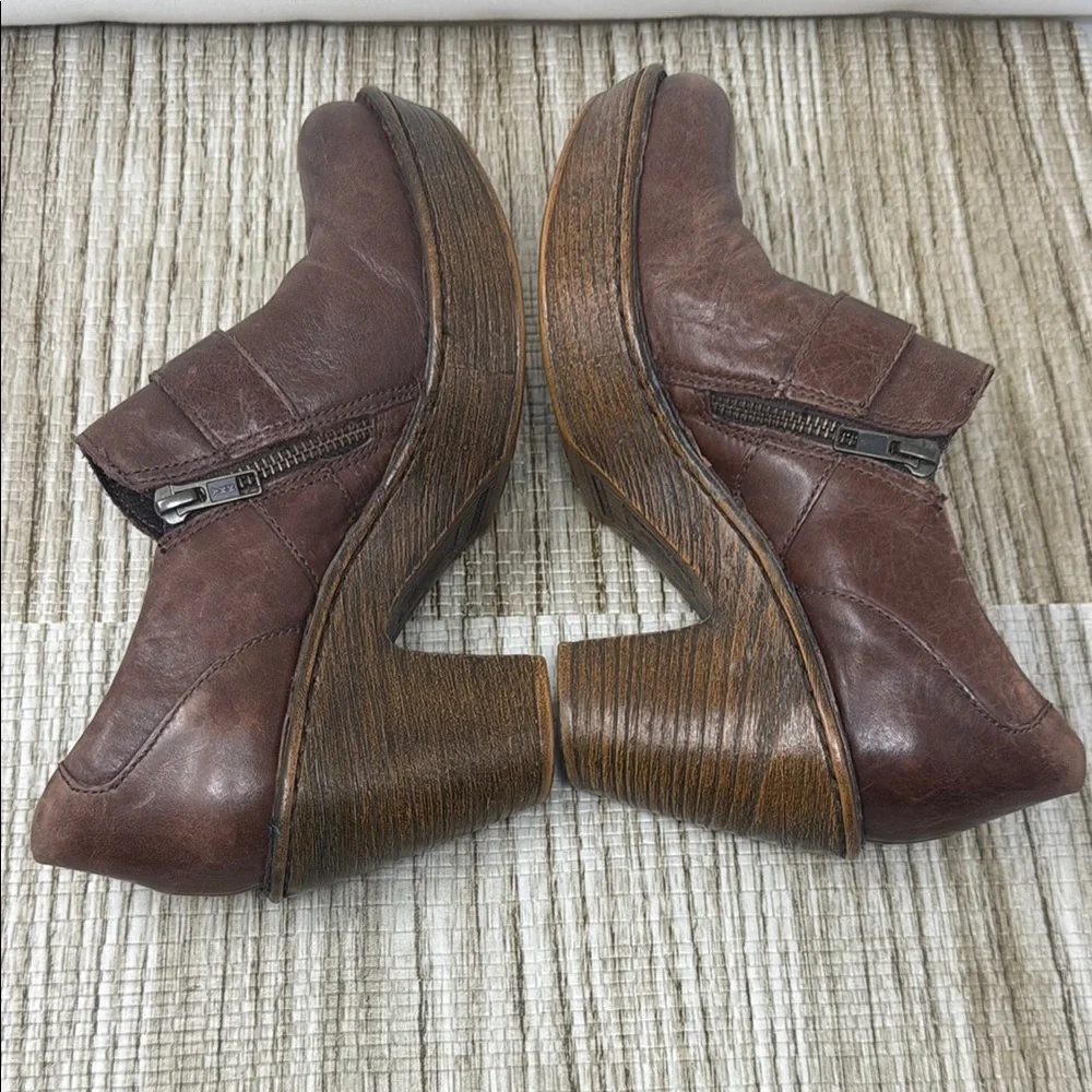 Brown Born Shoes - Picture 6 of 10